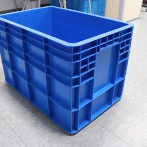 stacking containers with lids